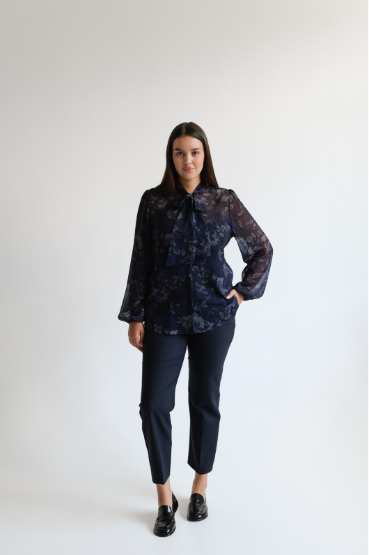 Блуза из шифона с завязками на воротнике